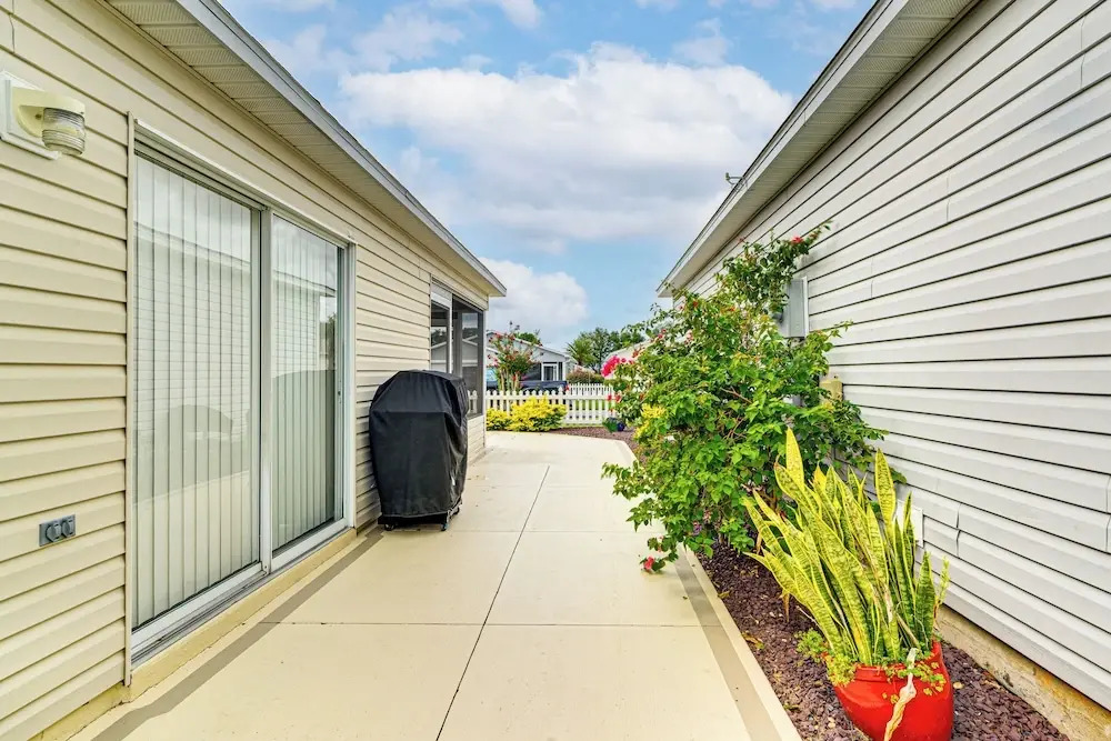 6 Mi to Lake Sumter Landing: Home w/ Perks!