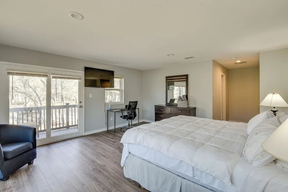 Modern Flower Mound Home u003c 2 Mi to River Walk