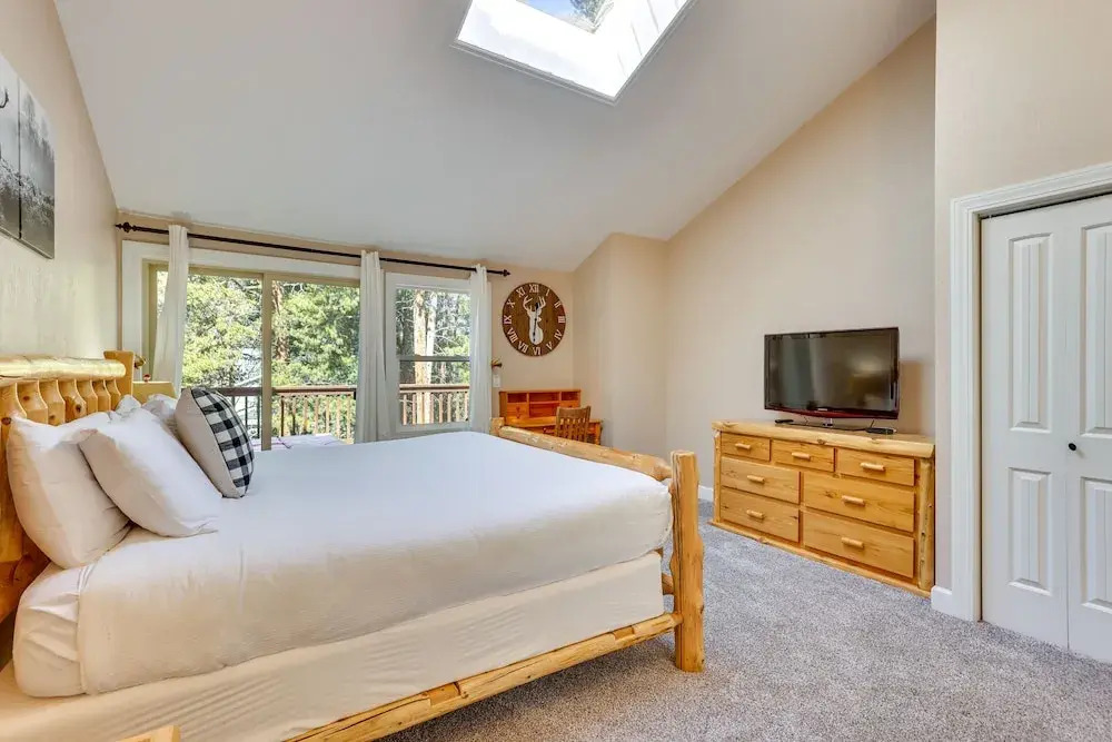 1 Mi to Main St: Breckenridge Retreat w/ Hot Tub!