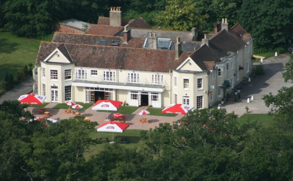 Tyrrells Ford Hotel