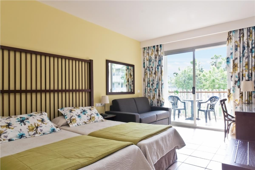 PortAventura Hotel Caribe - Includes unlimited access to PortAventura Park & 1 access to Ferrari Land