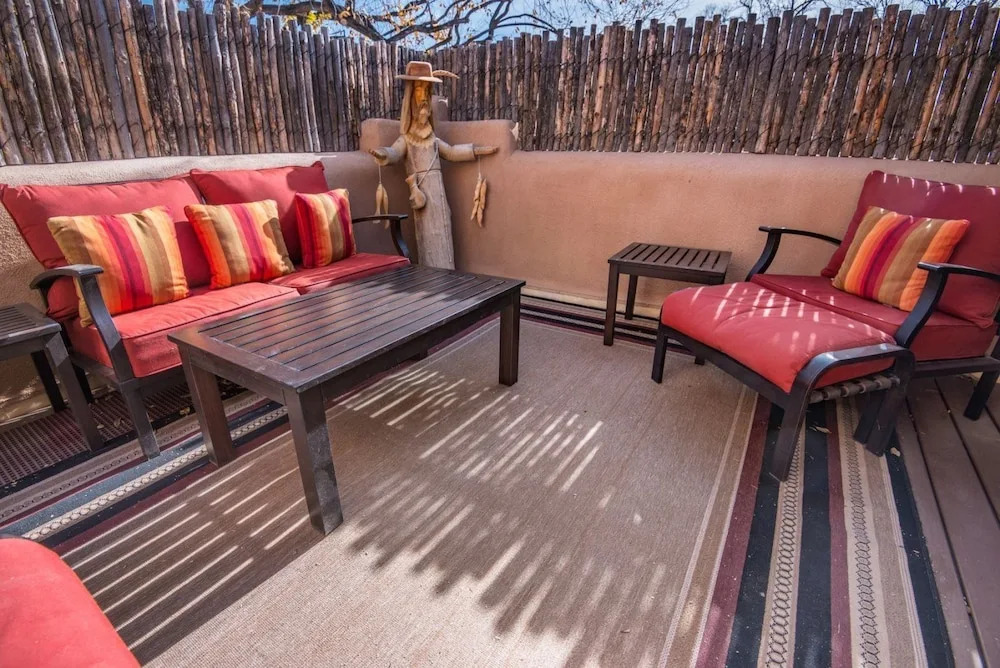 El Caminito - Magnificent East Side Home, Flooded With Light