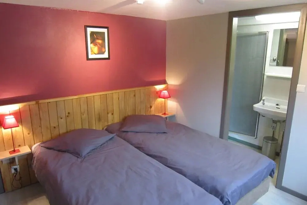 Large Group House with Welness Equipment & Swimming Pool near Malmédy