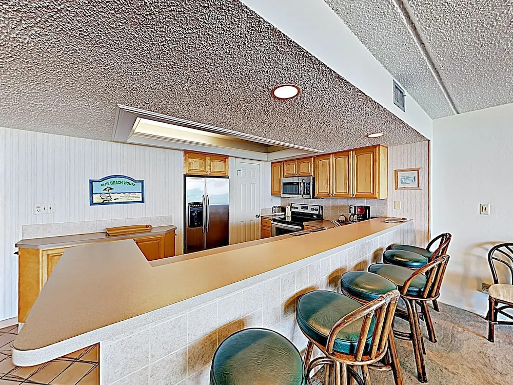 New Listing! Gulf-view Beauty W/ Pools, Gym, Sauna 3 Bedroom Condo