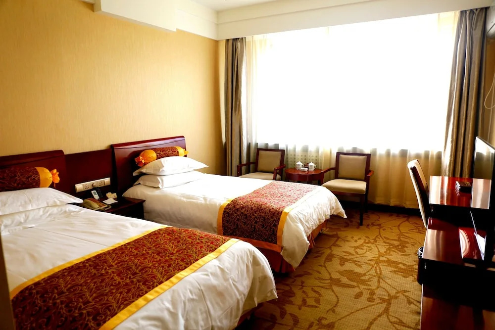 Luoyang Yijun Hotel