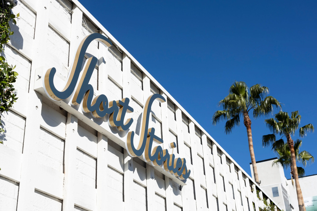 Short Stories Hotel Near The Grove