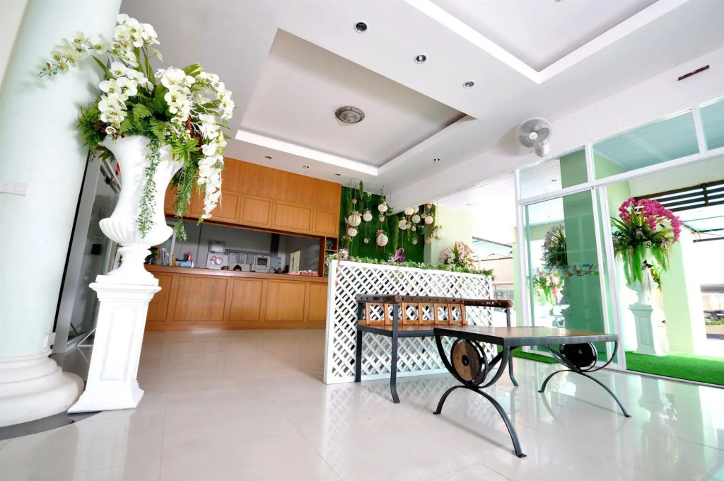 OYO 792 Omsaga Phuket Hotel