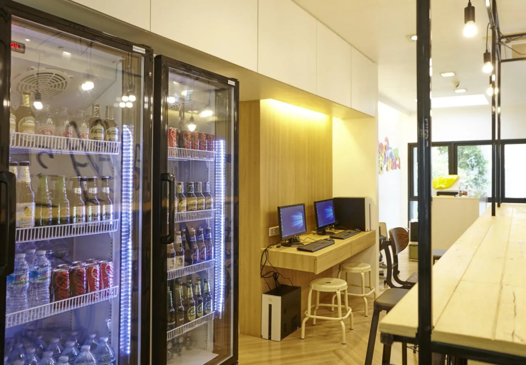 LiveitUp Asok Hostel