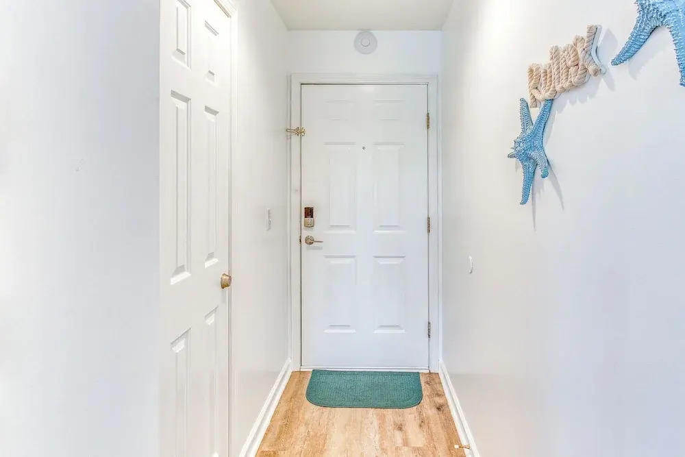 Myrtle Beach Waterfront Condo: 5 Mi to Boardwalk!