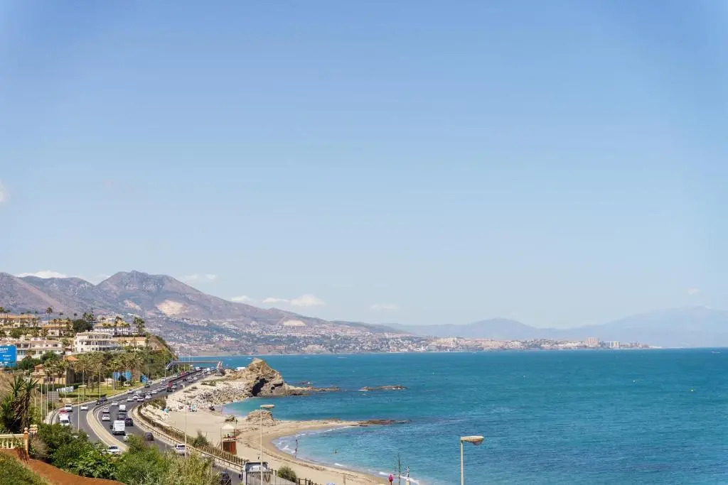 16 House in front of the sea
