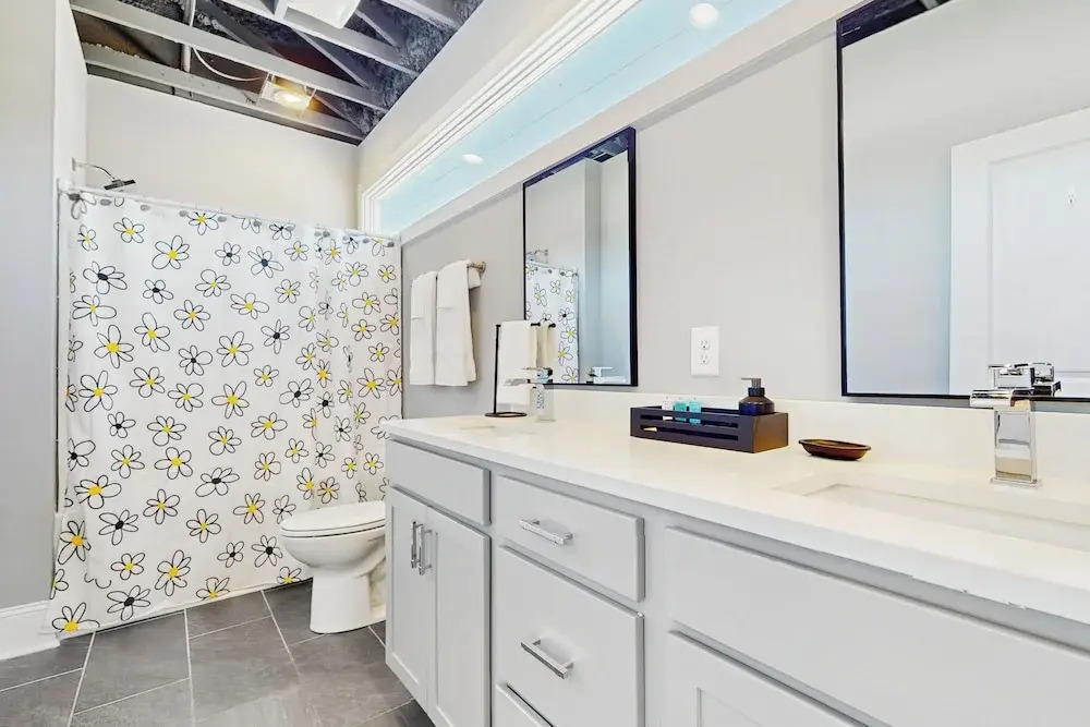 Walkable Gem! Dtwn Chattanooga Base w/ Balcony