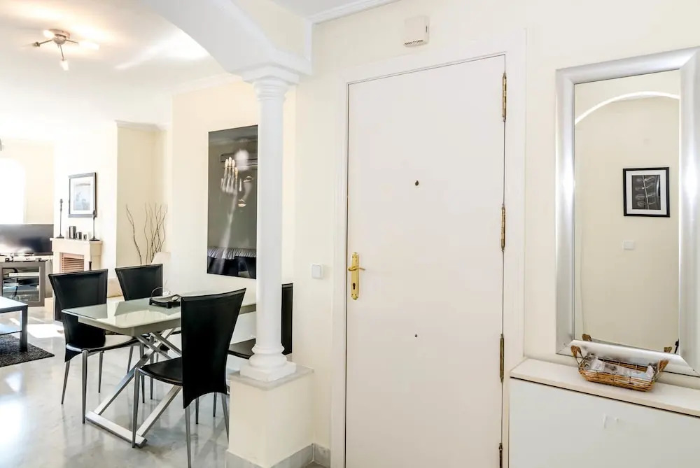 SAA-Great 2 bed apt 10 min walk to Puerto Banus