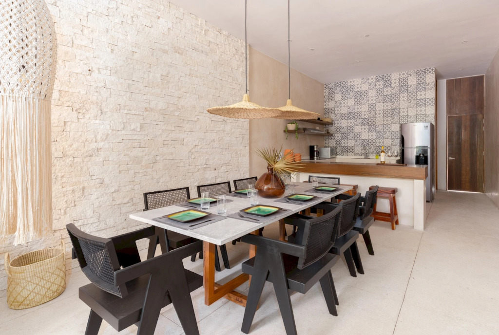 Stylish 3BR Apartment | Insta-worthy pool | Best WiFi | 10 min Bike Ride to the Beach