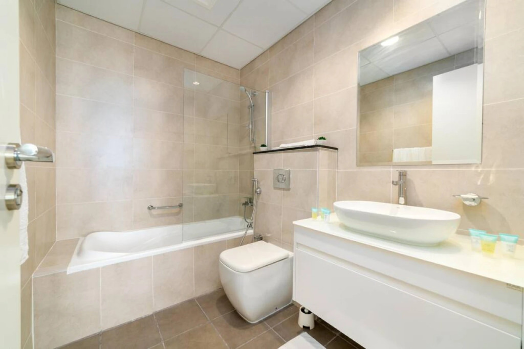 Immaculate 1BR apartment at Carson C