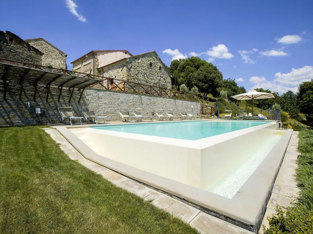 Spacious Holiday Home with Swimming Pool in Anghiari