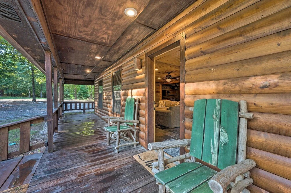 Broken Bow Retreat on 2 Acres w/ Hot Tub & Deck!