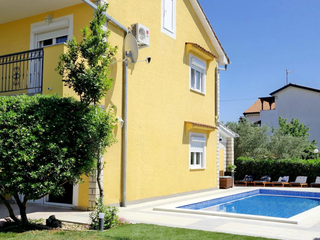 Scenic Holiday Home in Silo with Private Pool near Beach