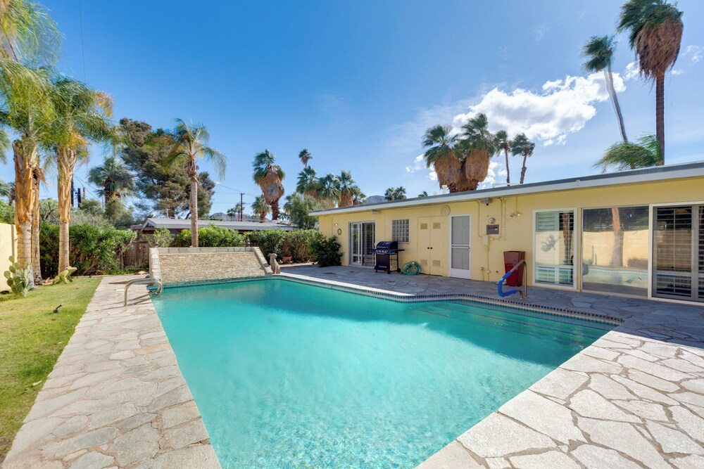4 Mi to Indian Wells Tennis: Home w/ Mtn Views!