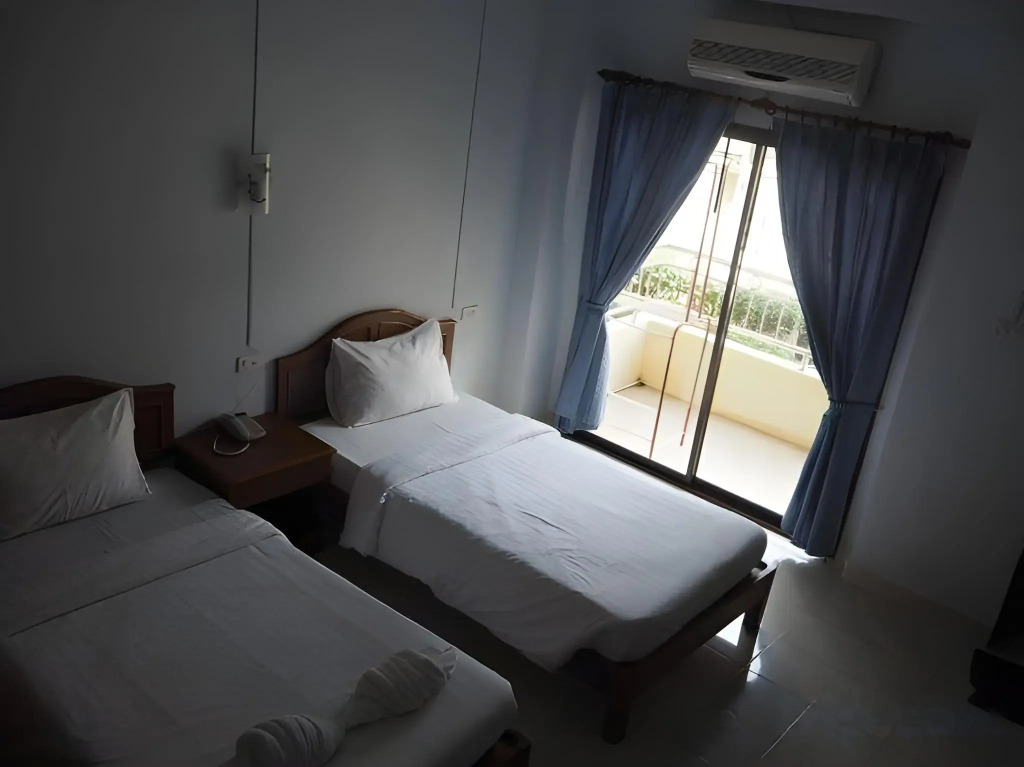 Ritzy House Hotel