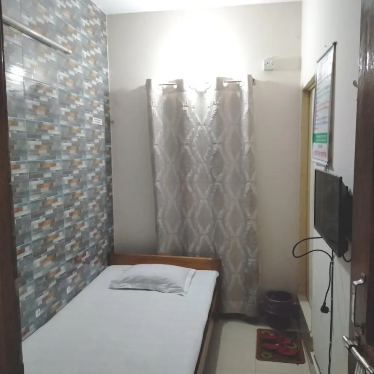 Hotel Charu