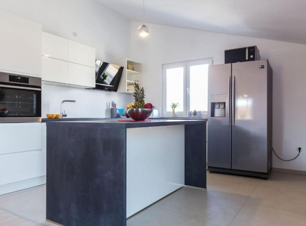 Cozy Three Bedroom Apartment With Terrace in Zadar