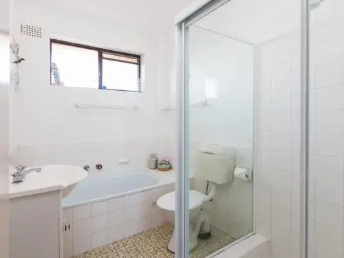 Seabreeze 4 opposite the bowling club Tuncurry