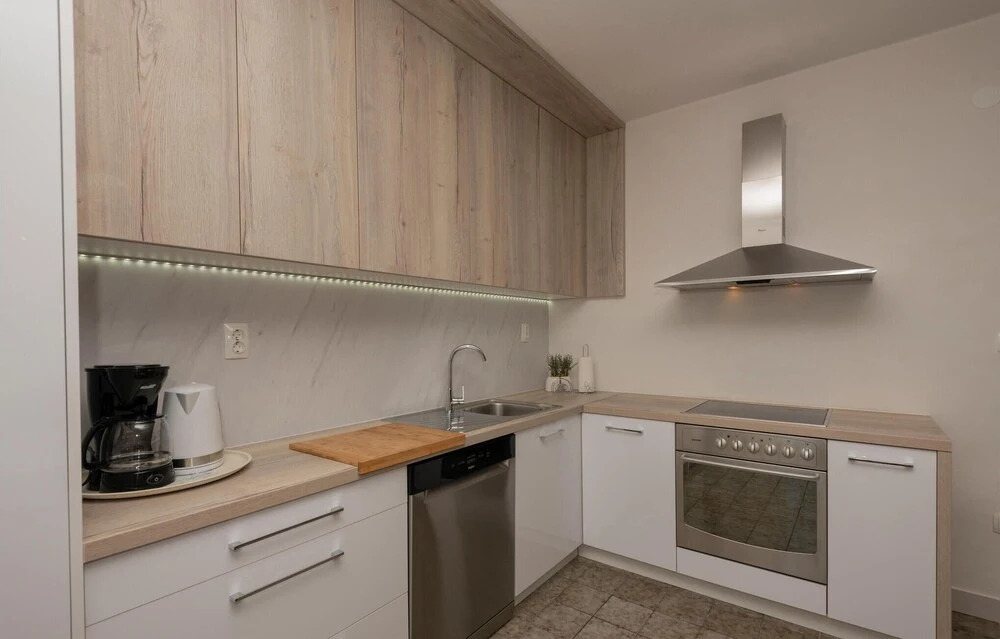 Awesome Home in Makarska With Wifi and 3 Bedrooms