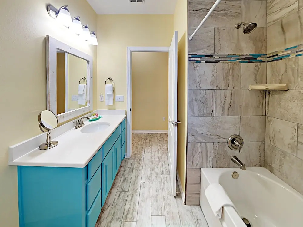 Las Olas Townhouse 3 Bedrooms 2 Bathrooms Townhouse