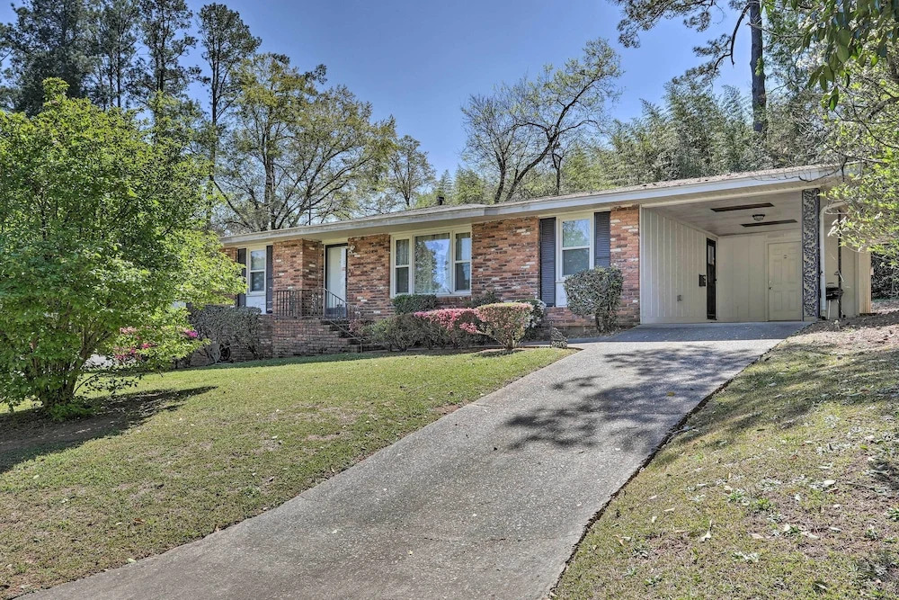 Spacious Retreat ~ 1 Mile to Augusta National!