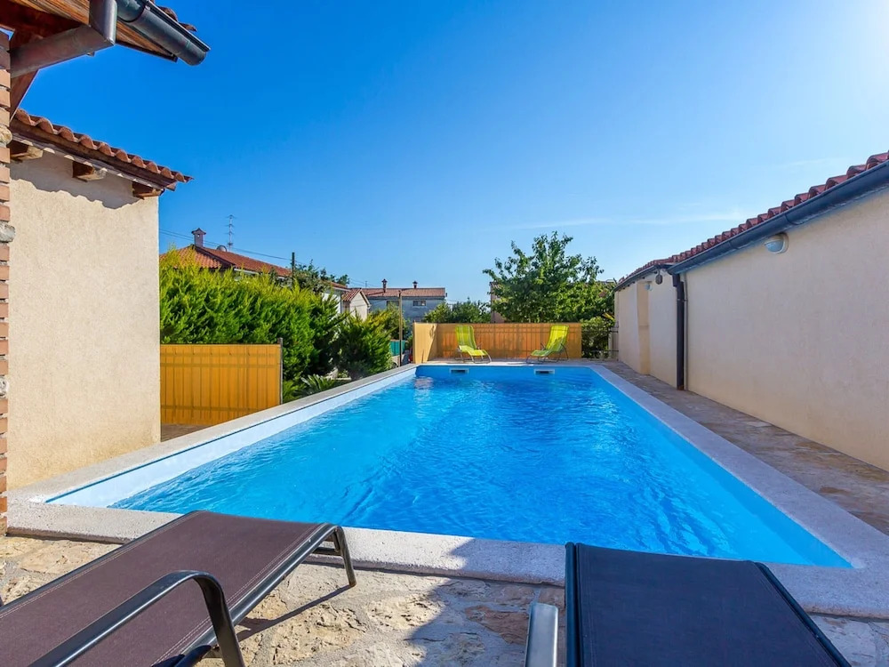 Rustic Holiday Home With Private Pool in the Center of Medulin Near the Beach