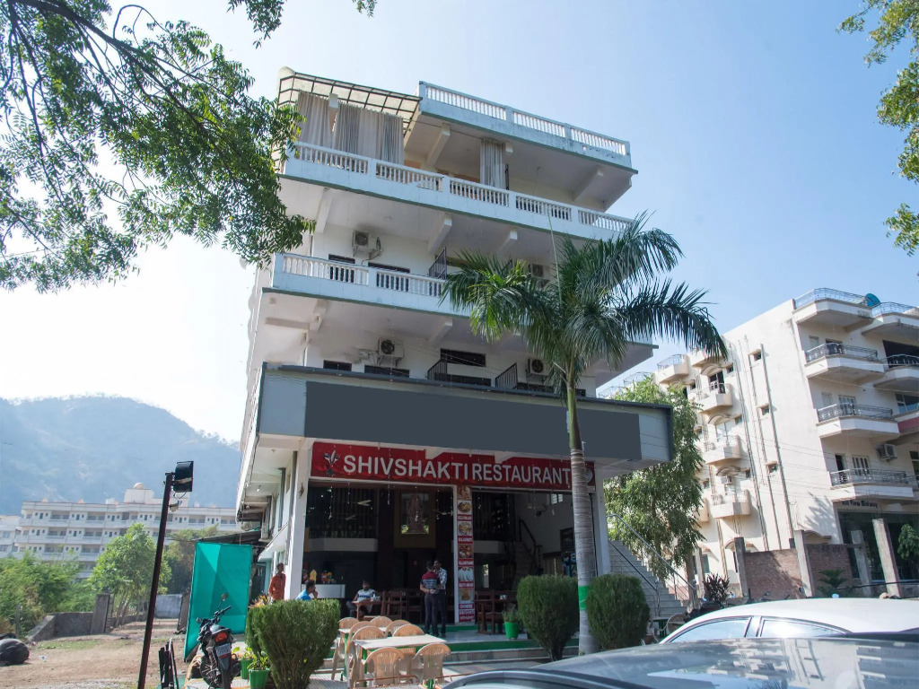 OYO 10499 Hotel Shiv Shakti