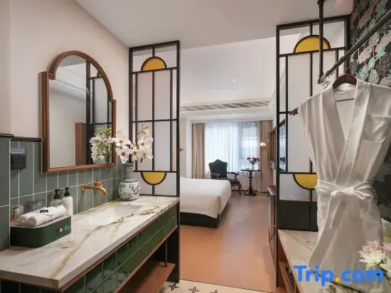 LIZA  HOTEL Republic-era Mansion