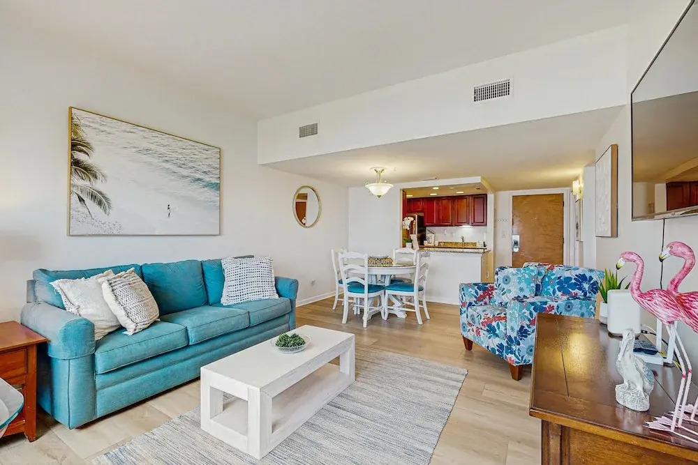 Clean & Cozy Home With Oceanfront Views, Shared Pool, Free Wifi, Central AC