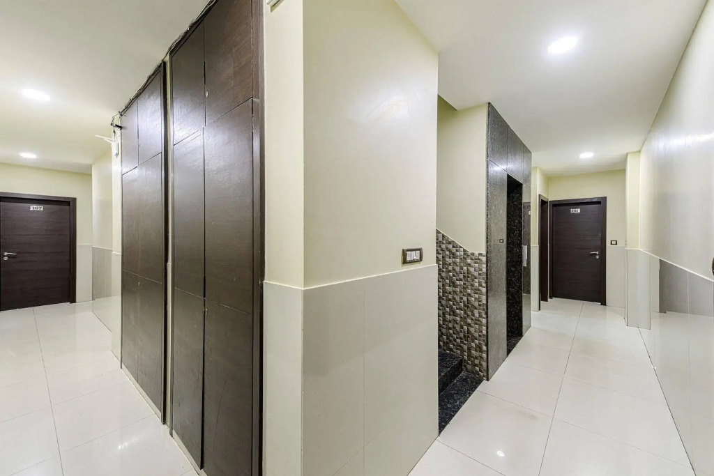 OYO 16703 Hotel The Platinum