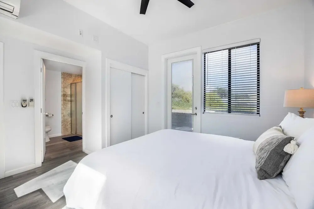 Oceanfront 2BR + Rooftop Deck, & Beach Access Strand Way B
