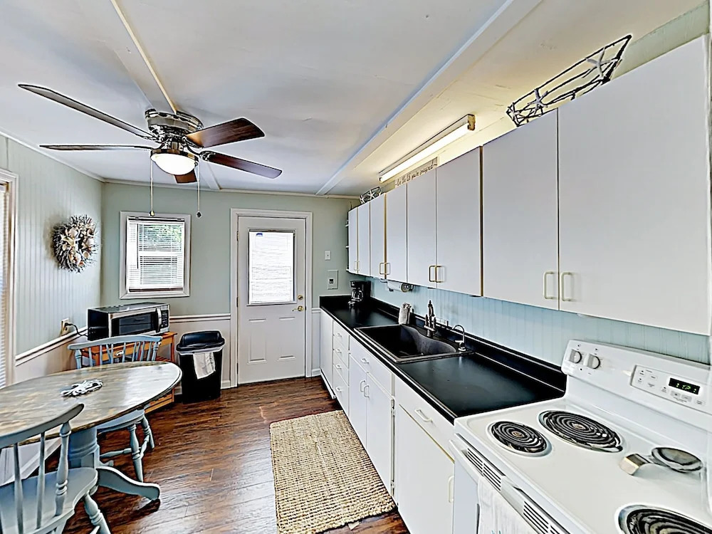 New Listing! Laguna Beach Home - 2 Blocks To Gulf Home