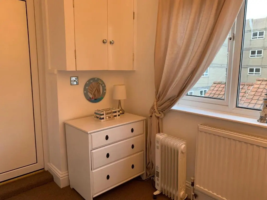 Blue Whale 2 Bedroomed 2nd Floor Appt with Sea Views, Beach & Wifi
