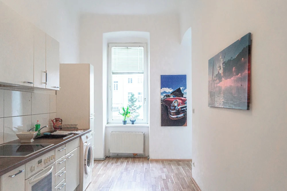 Near Wiener Stadthalle - 4BR Apt. w/ WIFI