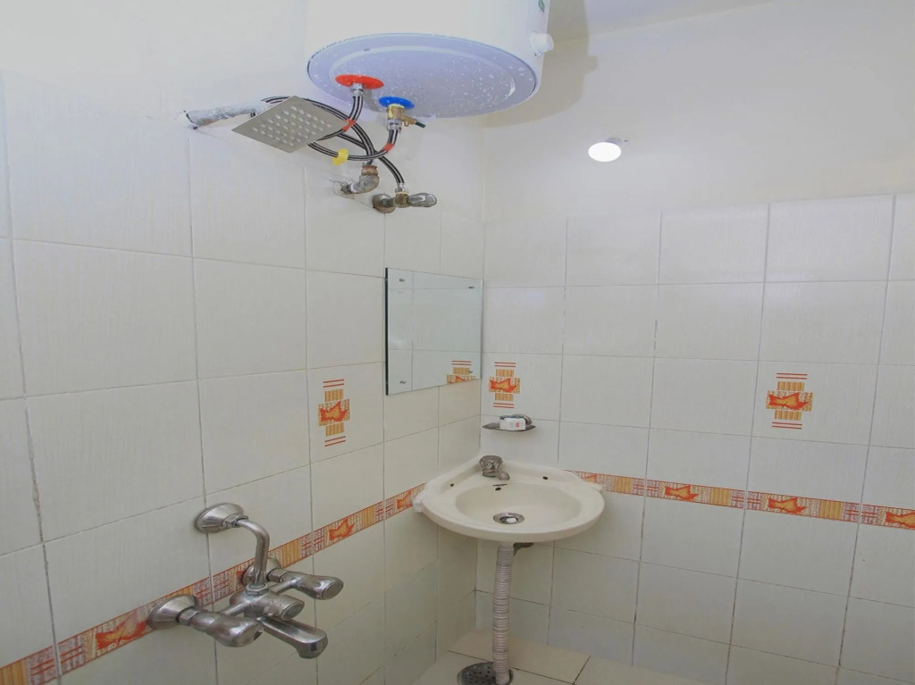 OYO 10321 Century Residency