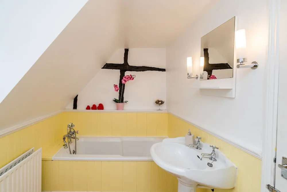 Yew Tree Cottage- Sleeps 12 Garden & Pet-Friendly