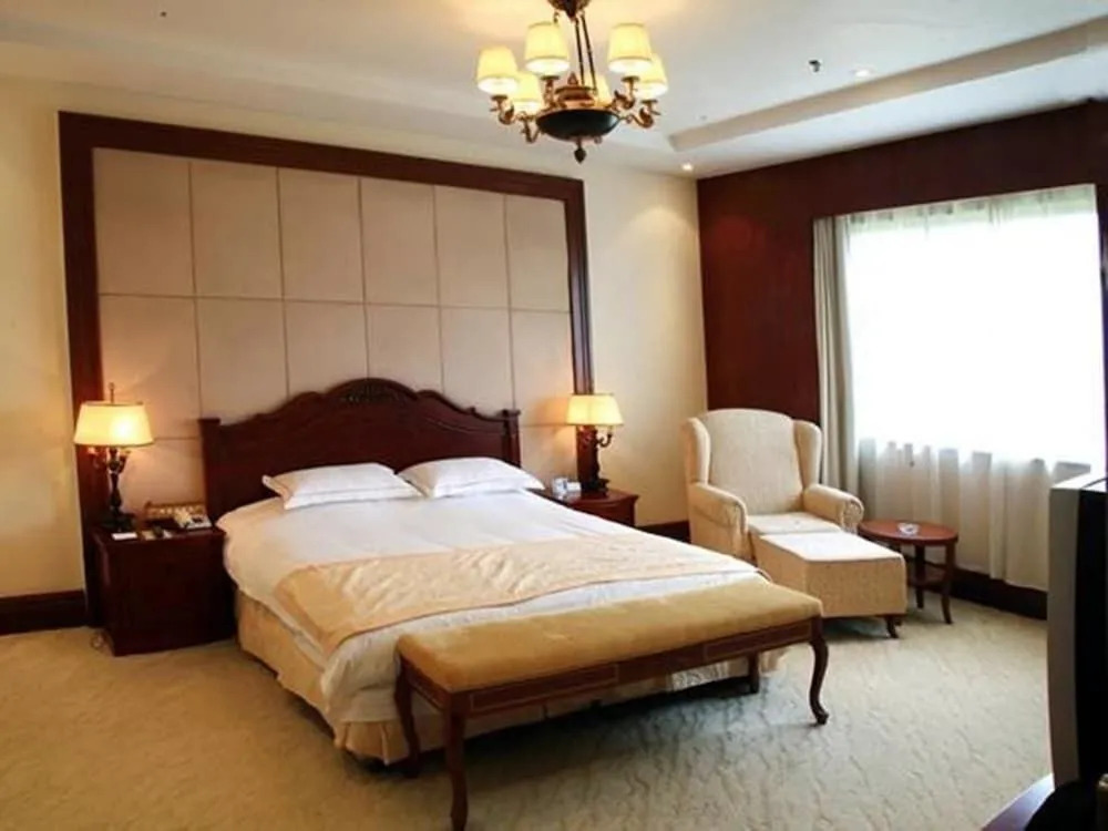 Lakeside Hotel