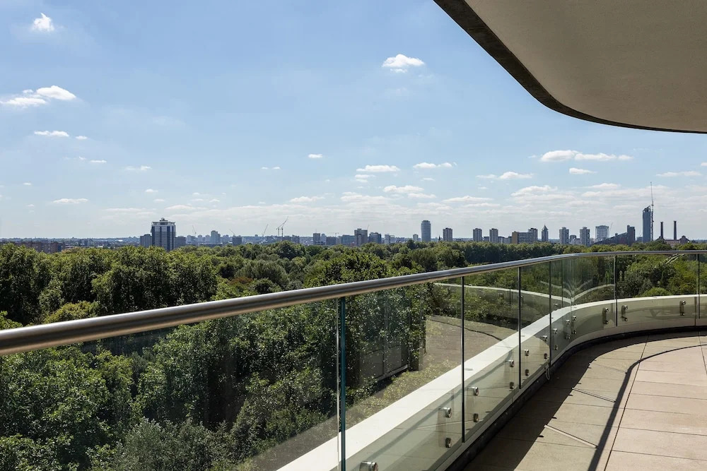 Modern 2 Bedroom Flat With Stunning Views