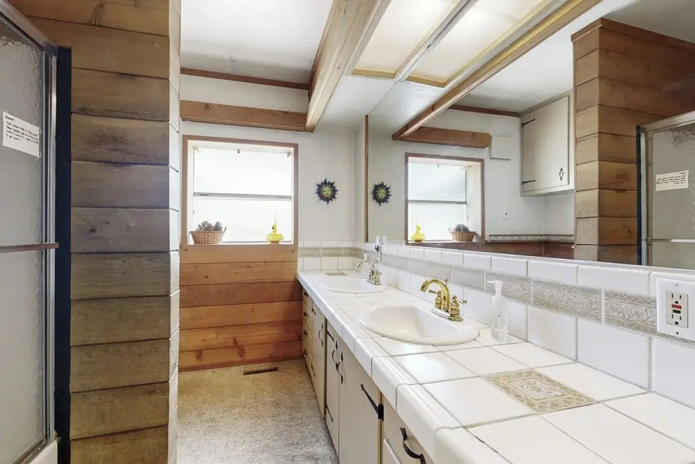 2BR House w/ Private Hot Tub, Free Wifi