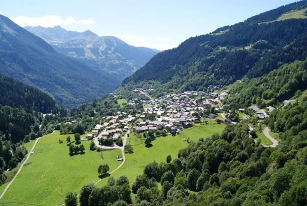 Appartement de 2 chambres a Champagny en Vanoise a 40 m des pistes avec jardin clos et wifi