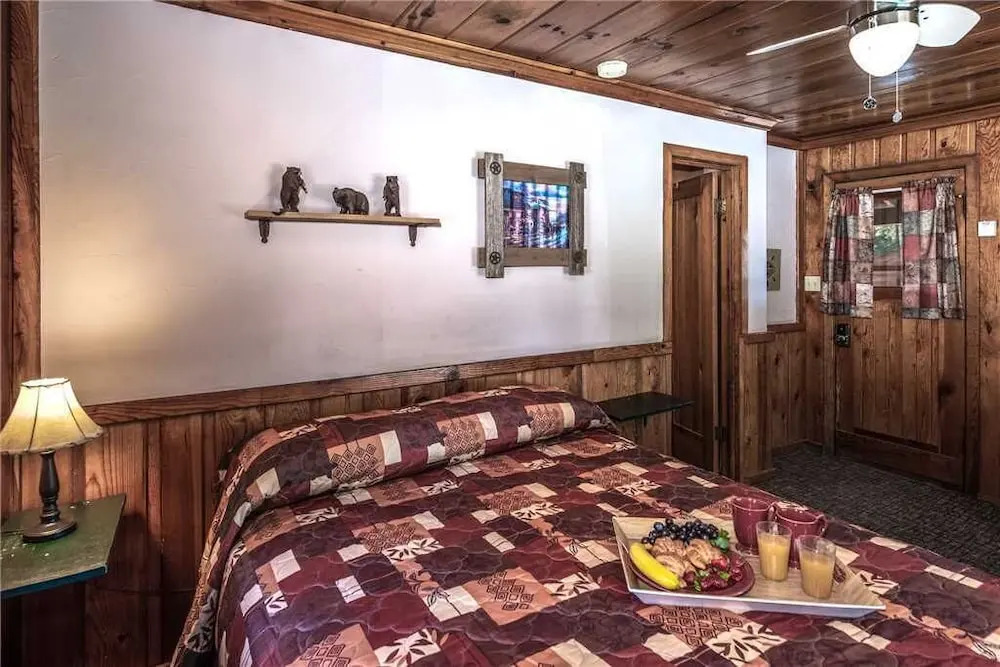 Apache Village 9, Queen Bed, Midtown, Pet Friendly, Sleeps 2