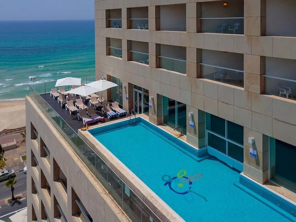 Arena Hotel by the Beach