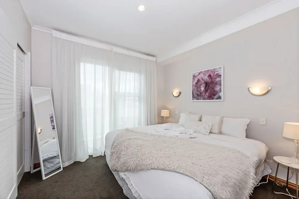 Panoramic Views - 2 Bedroom Sub-Penthouse
