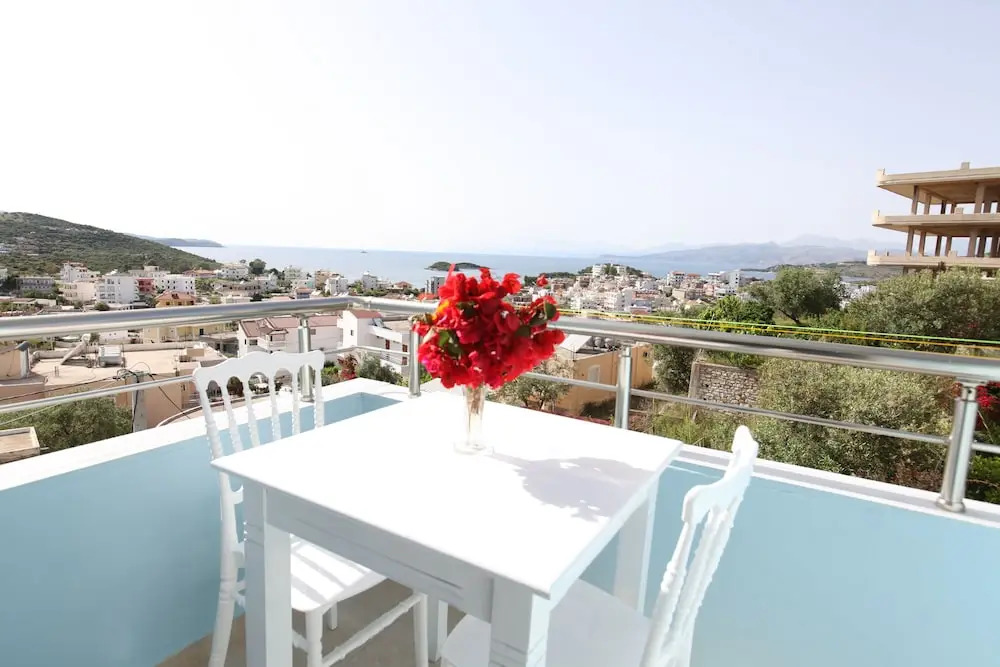 Joni Apartments