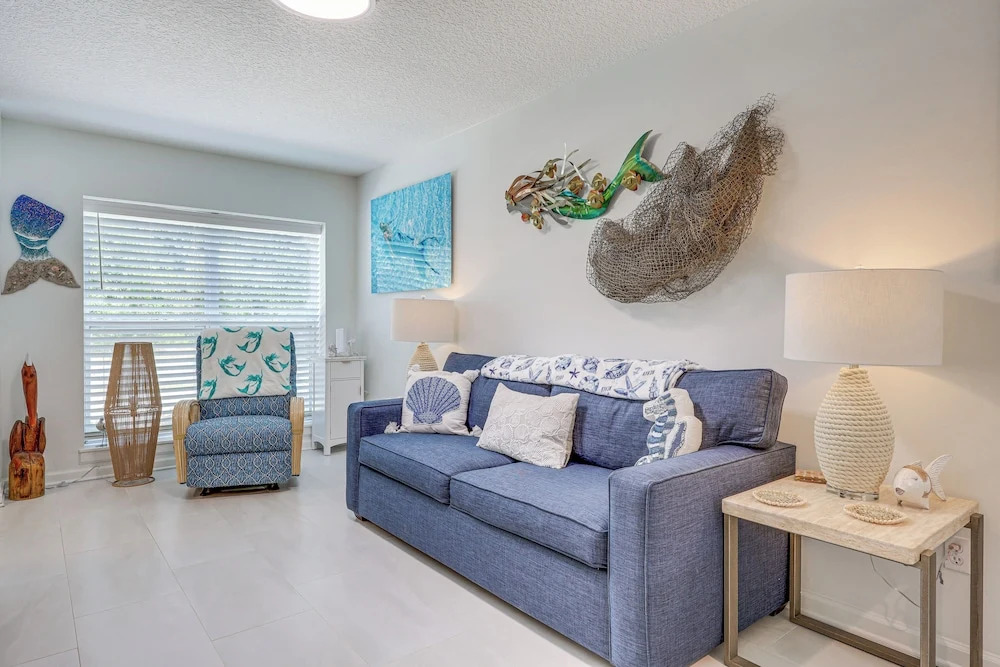 Fernandina Beach Townhome w/ Patio: Walk to Beach!
