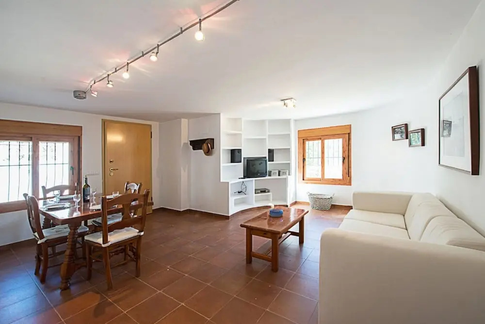 Villa - 4 Bedrooms with Pool, WiFi and Sea views - 104965